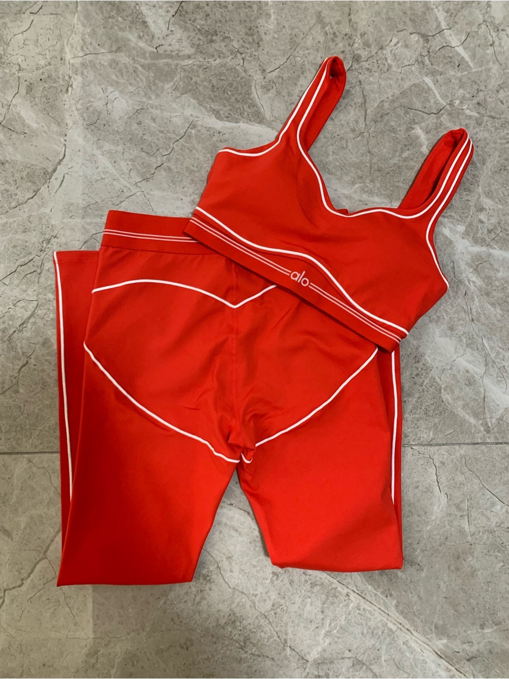 ALO Yoga Red Sports Bra and Leggings Set with White Piping - Picture 5 of 6